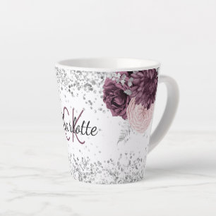 Silberburgund-Blume mit elegantem Monogrammnamen Milchtasse