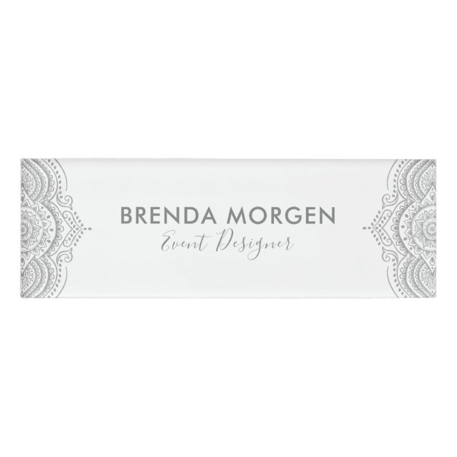 Silbergrauer verzierter Pisley auf Weiß Namenschild (Vorderseite)