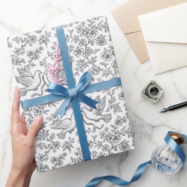 Silberne Hochzeitstauben mit Bändern und Blumen Geschenkpapier (Schenken)