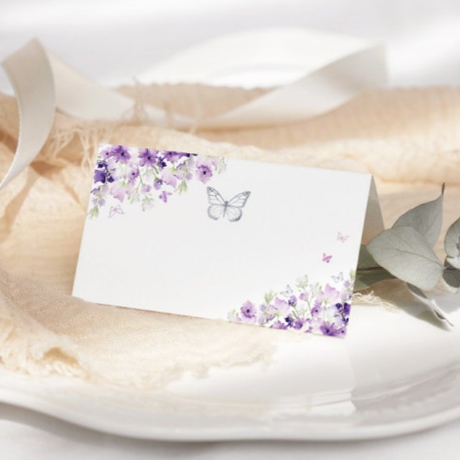 Silberne lila Blütenschmetterlingskarte (Von Creator hochgeladen)