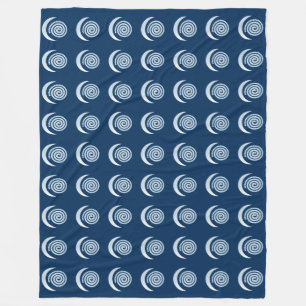 Silberne Mondspirale auf dunkelblau Fleecedecke