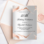 Silberne Rose Goldmarmor elegant Einladungspostkarte<br><div class="desc">Ein Imitat silber aussehender Hintergrund. Dekoriert mit Rose goldgelben Adern. Personalisieren und fügen Sie Namen,  Alter und Party Details hinzu. Der Name wird mit einem handgeschriebenen Stilskript geschrieben</div>