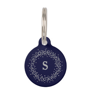 Silberner Confetti auf Monogramm des Marine-Blau-  Haustiermarke