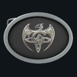Silberner und schwarzer DracheTrine Celtic knotet Ovale Gürtelschnalle<br><div class="desc">Ein schöner glänzender silberner weißer Drache mit den Flügeln,  die mit drei verbreitet wurden und verziert waren,  zeigte Knoten,  den Körper,  der in einen dritten dreifachen Knoten auf einem schwarzen Hintergrund sich windt.</div>