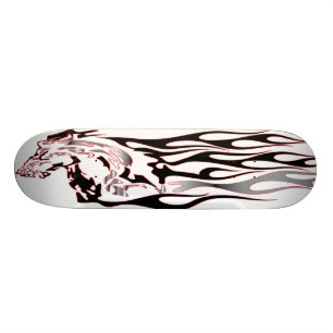 Silberner und schwarzer Mustang Skateboard