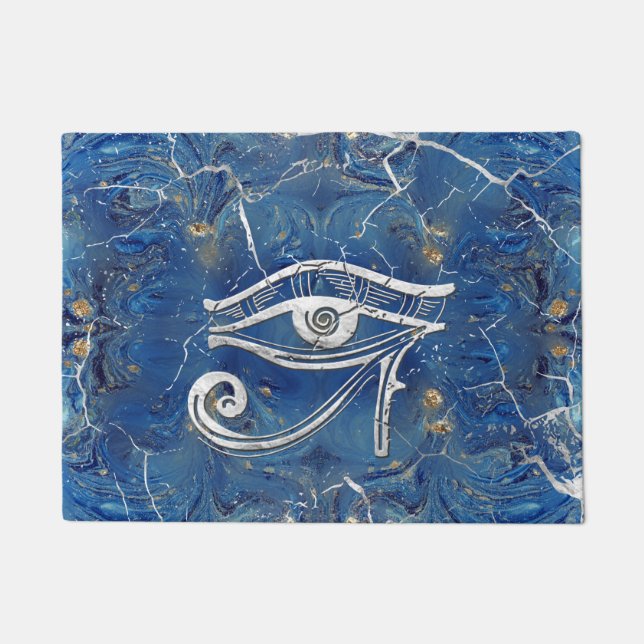 Silbernes ägyptisches Auge von Horus auf blauem Fußmatte (Vorderseite)