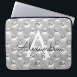 Silbernes elegantes Vintages Luxusmonogramm Laptopschutzhülle<br><div class="desc">Silberner eleganter,  Vintager Girly Monogramm-Luxusfall. Dieser Fall kann besonders angefertigt werden,  um Ihre Initiale und Vornamen einzuschließen.</div>