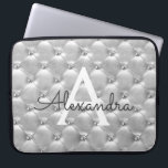 Silbernes elegantes Vintages Luxusmonogramm Laptopschutzhülle<br><div class="desc">Silberner eleganter,  Vintager Girly Monogramm-Luxusfall. Dieser Fall kann besonders angefertigt werden,  um Ihre Initiale und Vornamen einzuschließen.</div>