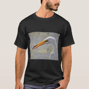 Silberreiher fängt einen kleinen Fisch T-Shirt