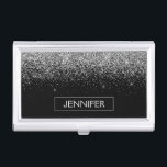 Silberschwarzer Glitzer Girl Monogram Name Visitenkarten Dose<br><div class="desc">Monogram Name Business Card Holder für Silver und Black Sparkle Glitzer. Das macht den perfekten 16 Geburtstag,  Hochzeit,  Brautparty,  Jubiläum,  Babydusche oder Junggeselinnen-Abschied Geschenk für jemanden,  der Lieben glamourösen Luxus und schicke Stile.</div>