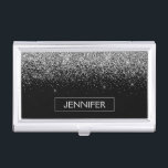 Silberschwarzer Glitzer Girl Monogram Name Visitenkarten Dose<br><div class="desc">Monogram Name Business Card Holder für Silver und Black Sparkle Glitzer. Das macht den perfekten 16 Geburtstag,  Hochzeit,  Brautparty,  Jubiläum,  Babydusche oder Junggeselinnen-Abschied Geschenk für jemanden,  der Lieben glamourösen Luxus und schicke Stile.</div>