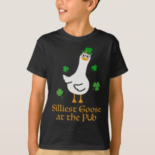 Silesters Gans im Pub Whimsical Laghter Shamr T-Shirt