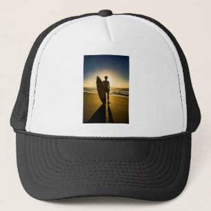 Silhouette bei Sonnenaufgang Truckerkappe