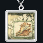 Silhouette Conch Muschel Versilberte Kette<br><div class="desc">Bleibe mit diesem Stück zeitgenössischer Kunst von Jennifer Goldberger entspannt. Ihre Sammlung von Muschelkunst ist entspannend und inspirierend. Dieses Kunstwerk konzentriert sich auf eine große Muschel von Conch,  umgeben von grünem Korallenriff. Holen Sie sich diese wunderschöne Meereskunst heute mit einem Silhouette-Gefühl auf Ihrem nächsten Produkt.</div>