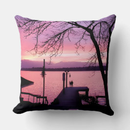Silhouette Couple on Dock mit rosa Sunset Sky Kissen