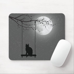 Silhouette der Katze auf einer Schaukel im Mondsch Mousepad