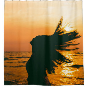 Silhouette der Mädchen, Sonnenuntergang auf dem Me Duschvorhang