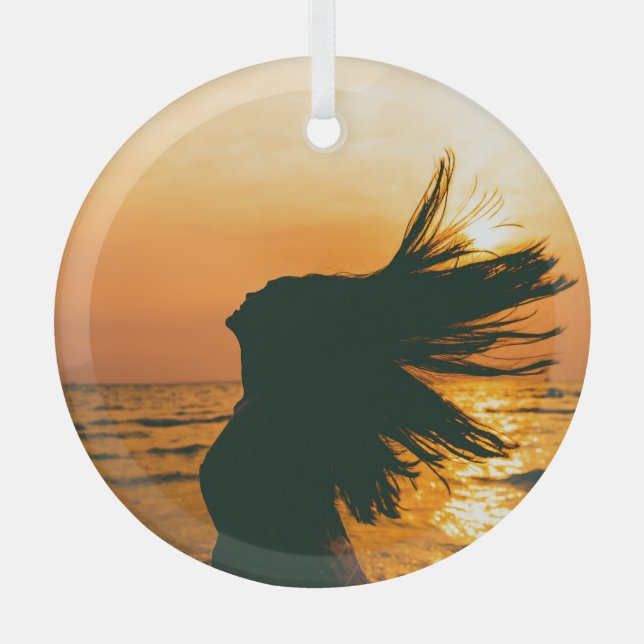 Silhouette der Mädchen, Sonnenuntergang auf dem Me Ornament Aus Glas (Vorderseite)