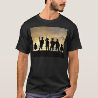 Silhouette der Soldaten in der 101. Im Flugzeug Ab
