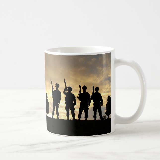 Silhouette der Soldaten in der 101. im Flugzeug Kaffeetasse (Rechts)