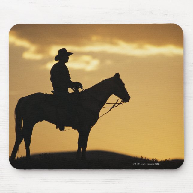 Silhouette des Cowboys auf Pferden bei Sonnenunter Mousepad (Vorne)