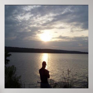 Silhouette des Mannes, der bei Sonnenuntergang fis Poster