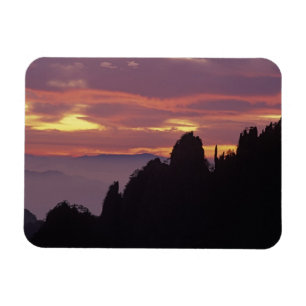 Silhouette des Mt. Huangshan (Gelber Berg) bei Magnet