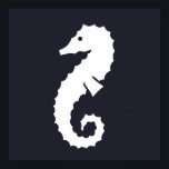 Silhouette des nautischen SEEPFERDS Poster<br><div class="desc">| LAKE LIFE | NAUTISCH | BOOT | ANCHOR | LAKE LIFE | DAS LEBEN AM SEE IST BESSER | FUN | CHIC | EINFACH | WASSER | FUN BOOTING DECOR ACCESSORIES FÜR DIE ZUHAUSE | NAUTISCHE TROPISCHE WOHNGESTALTUNG | CLASSIC SILHOUETTE DESIGN | STRAND | SEE | OCEAN DECOR ZUHAUSE...</div>