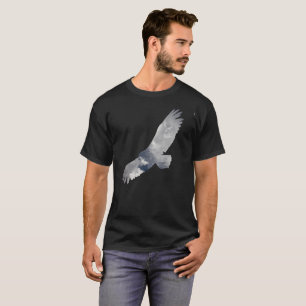 Silhouette des Vogels im Flug zog sich durch T-Shirt