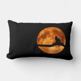 Silhouette einer schwarzen Katze in einem Baum Lendenkissen