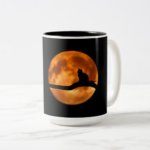 Silhouette einer schwarzen Katze in einem Baum Zweifarbige Tasse