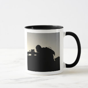 Silhouette eines Artilleristen der Tasse