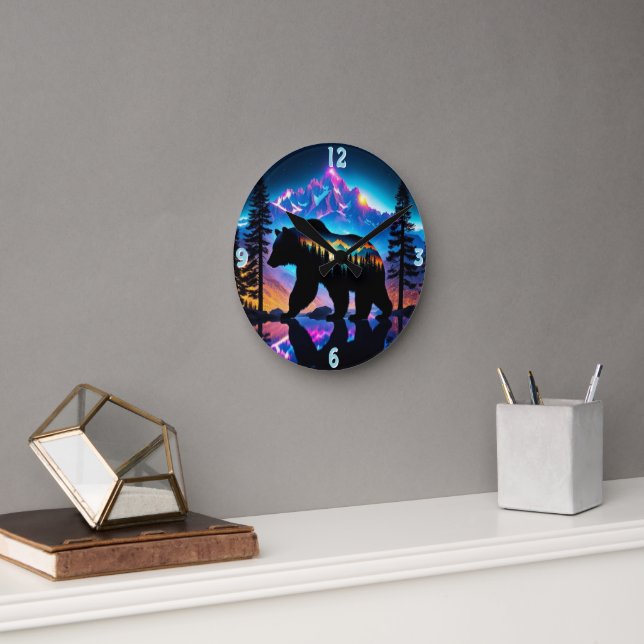 Silhouette eines Bären mit Naturlandschaft Runde Wanduhr (Büro)