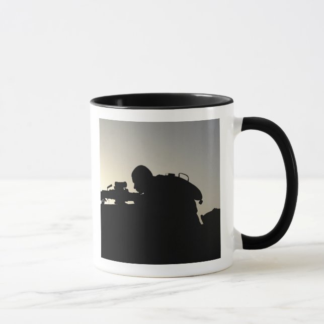 Silhouette eines Squad-Schusswaffenspielers Tasse (Rechts)
