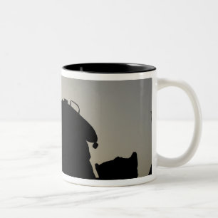 Silhouette eines Squad-Schusswaffenspielers Zweifarbige Tasse