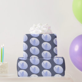 Silhouette Friedlicher Vogel mit blauer Natur Geschenkpapier