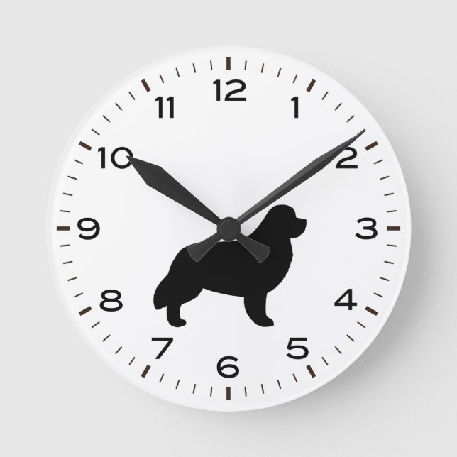 Silhouette für Hunde in Neufundland Runde Wanduhr (Vorderseite)
