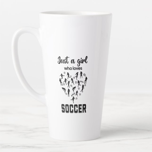 Silhouette Girls spielen Fußball Milchtasse (Links)