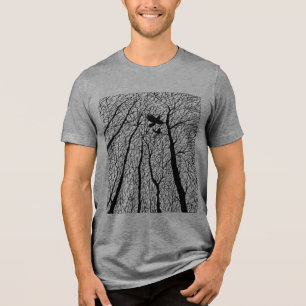Silhouette in den Winterbäumen Tri-Blend Shirt