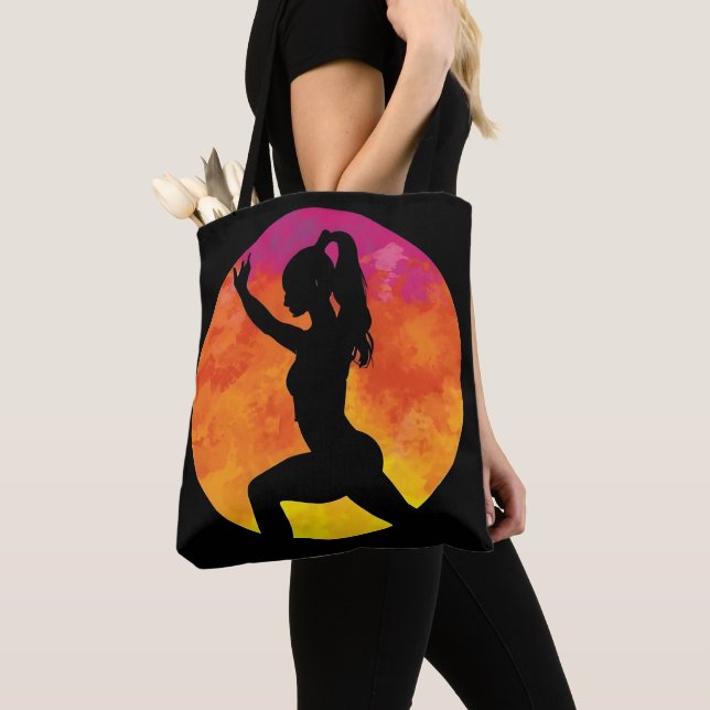 Silhouette Mädchen Workout Mond (Von Nahem)