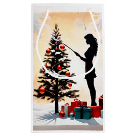 Silhouette mit dekoriertem Weihnachtsbaum Kleine Geschenktüte