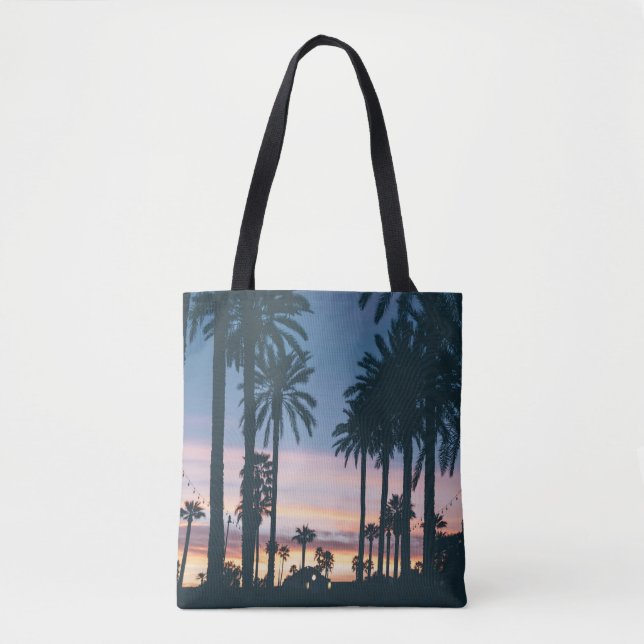 Silhouette of houses beside palm trees and pathway (Vorderseite)
