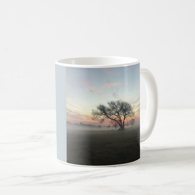 Silhouette Tree in Misty Field Kaffeetasse (VorderseiteRechts)