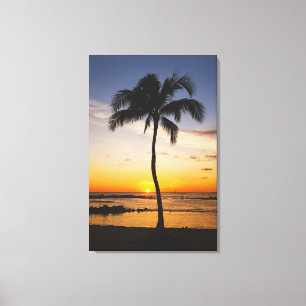 Silhouette von einer Palme durch einen roten Leinwanddruck