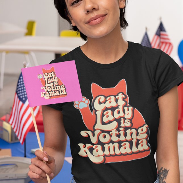 Silhouette von farbigen Katzen unterstützt Kamala T-Shirt (Von Creator hochgeladen)