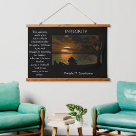 Silhouette von jungen Paaren am Strand Wandteppich Mit Holzrahmen