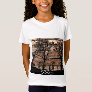 Silhouette von Waldbaum auf T - Shirt an der Barnb