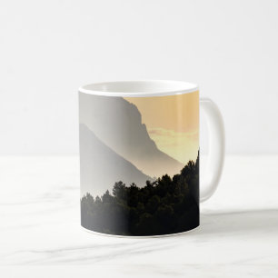 Silhouetten der Berge Kaffeetasse