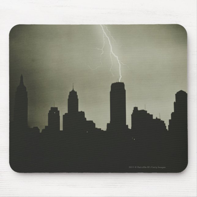 Silhouetten der Wolkenkratzer und des Blitzes im Mousepad (Vorne)