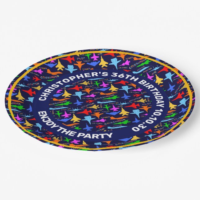 Silhouetten von Militärflugzeugen auf dunklem Must Pappteller (Schrägansicht)